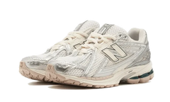 1906R Silver Metallic Cream