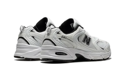 530 White Black Details