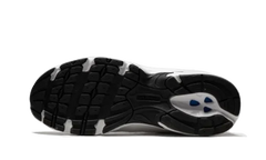 530 White Black Details